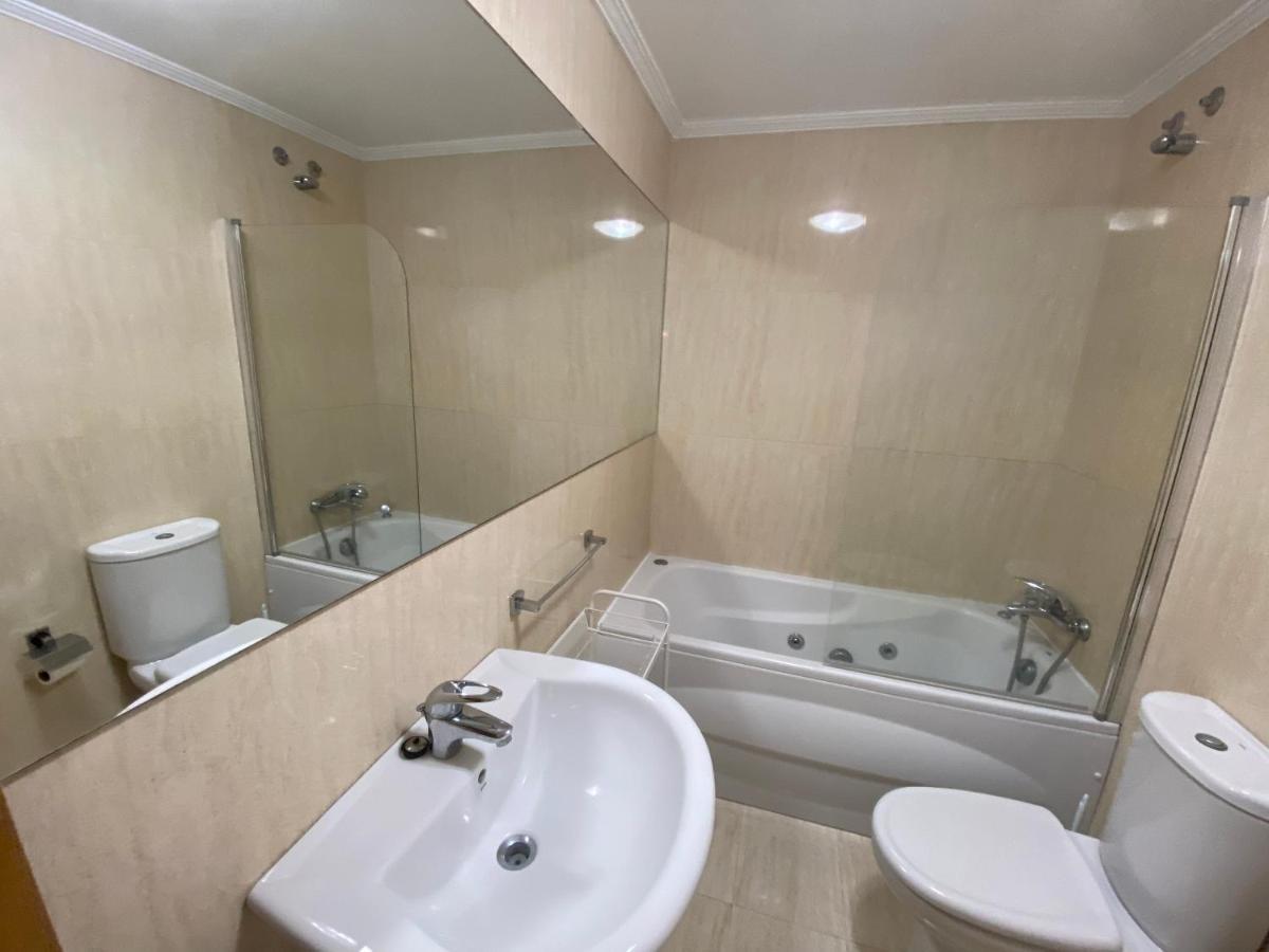 Apartamento A 5 Min Caminando De La Playa Sta. Cristina, Oleiros Ngoại thất bức ảnh